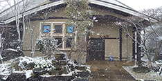 雪と五合庵正面写真